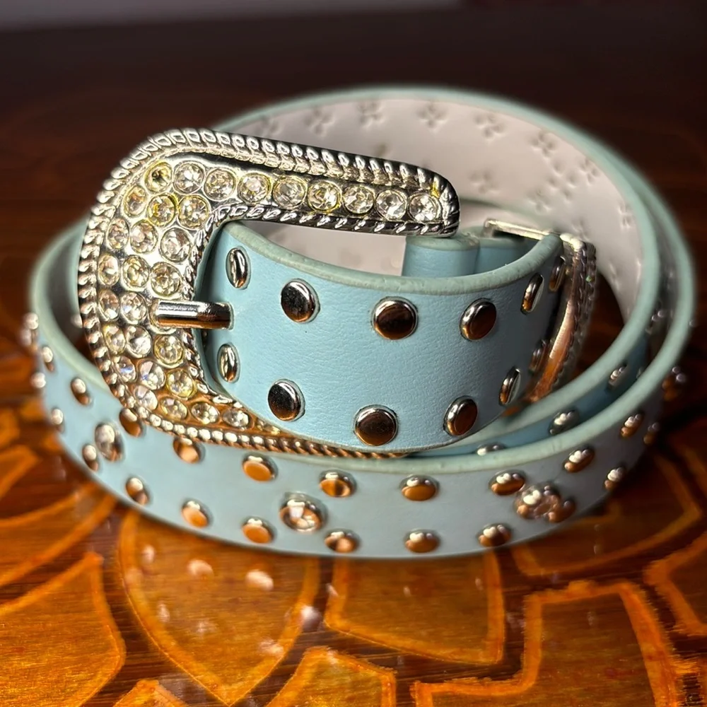 Light blue women’s cowgirl studded western rhinestone studded belt